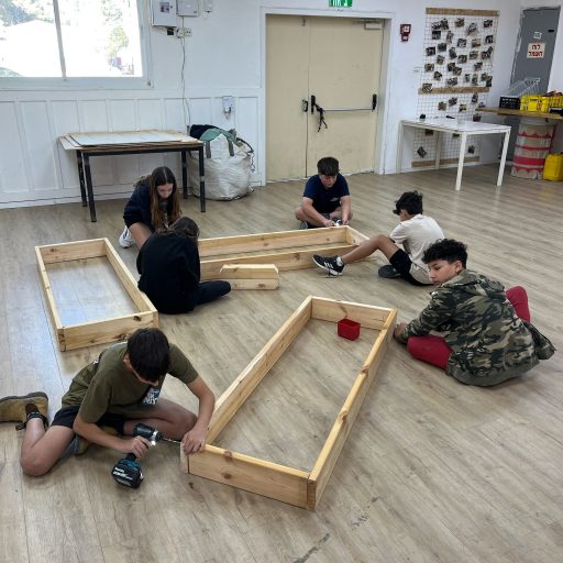 חיזוק עבודת צוות חינוכי והוראה דרך סדנת נגרות של פלא