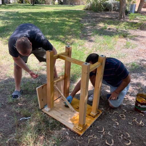 סדנת נגרות חינוכית של פלא פרויקטים לשיפוץ מרחבי למידה על ידי נוער