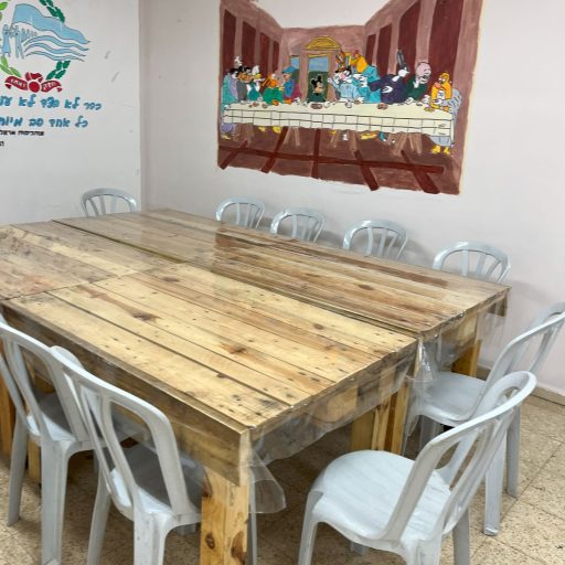 שולחנות על גלגלים ממוחזר